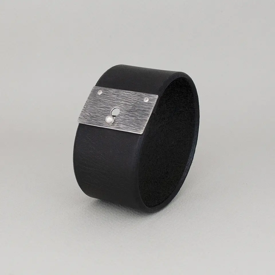 Brazalete Cuero Negro 1