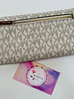 Michael Kors - Billetera Jet Set Large Logo Trifold Vanilla - Miniatura 2