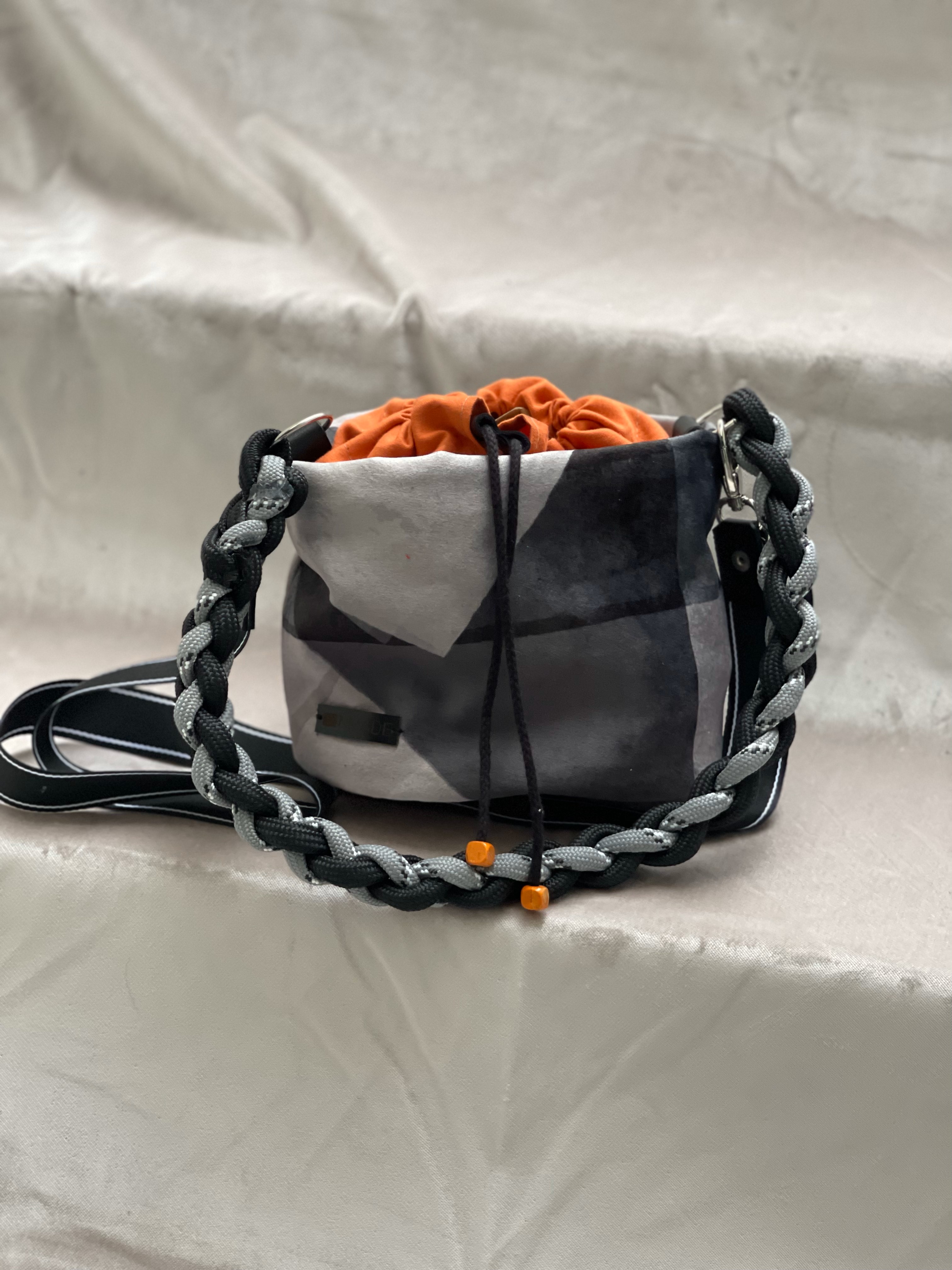 Bucket Bag - mono