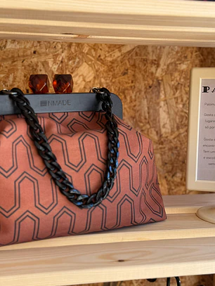 Clutch Paloma Geometrica