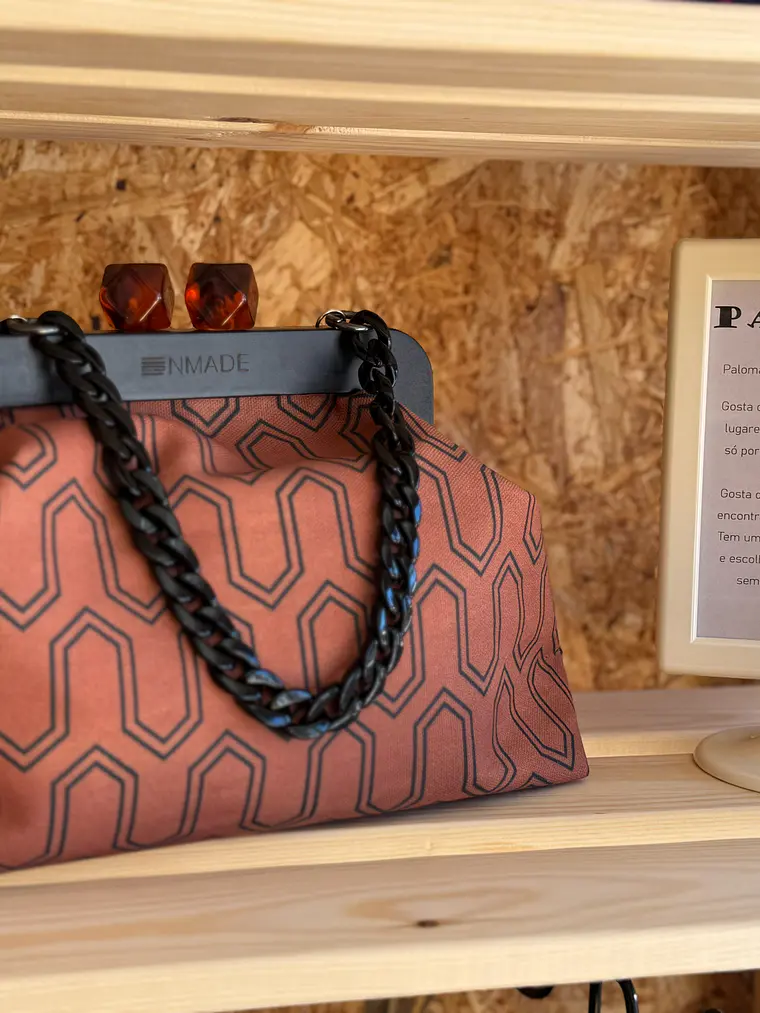Clutch Paloma Geometrica 1