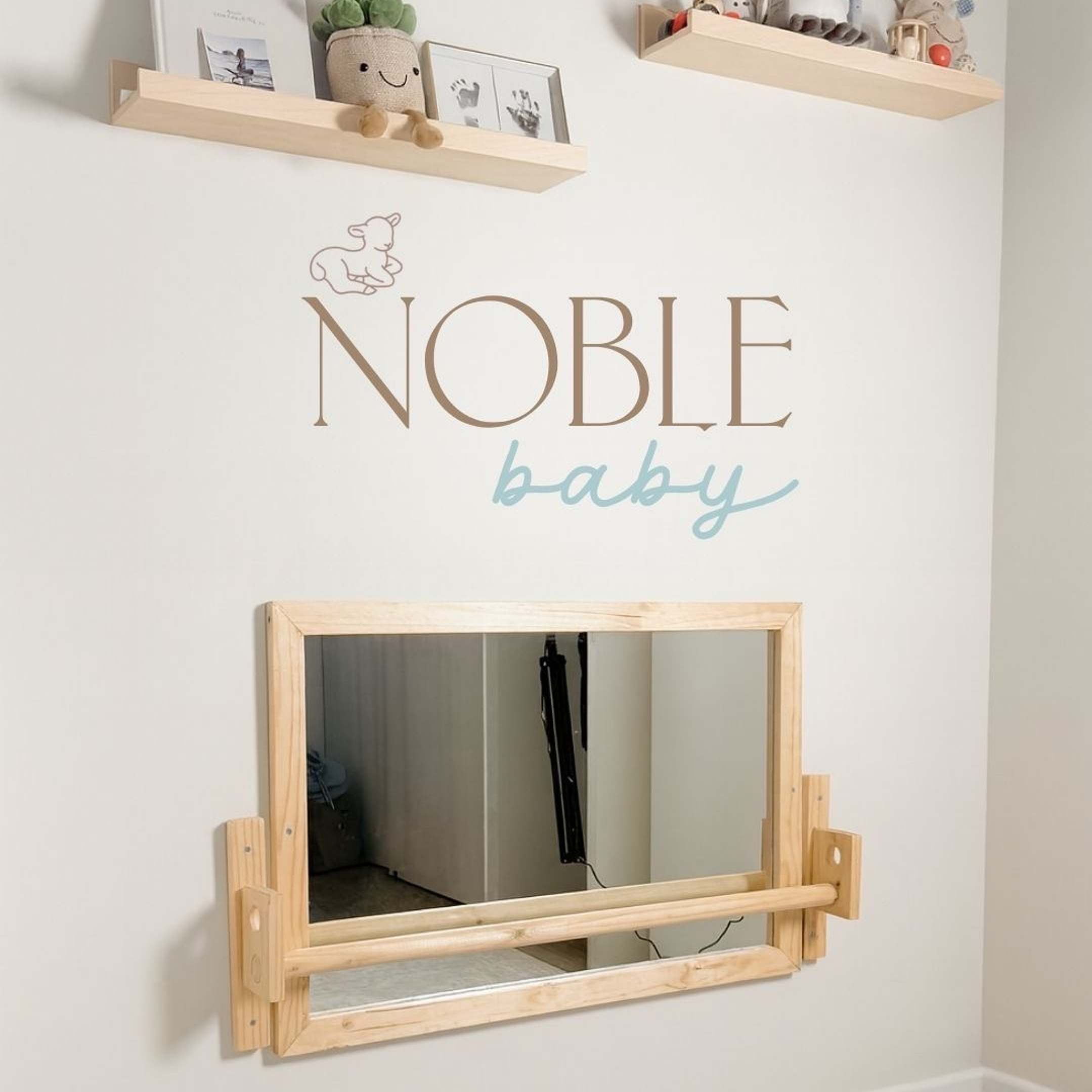 Espejo montessori con barra de apoyo 1