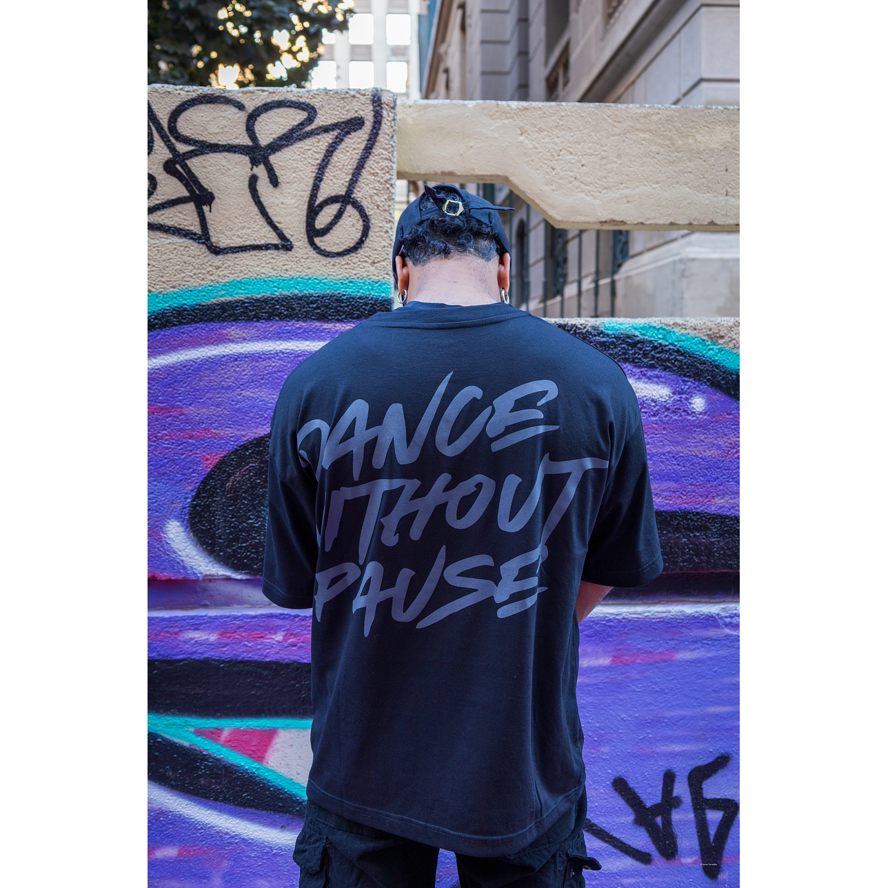 Polera Oversize Dance Without Pause Negra 3