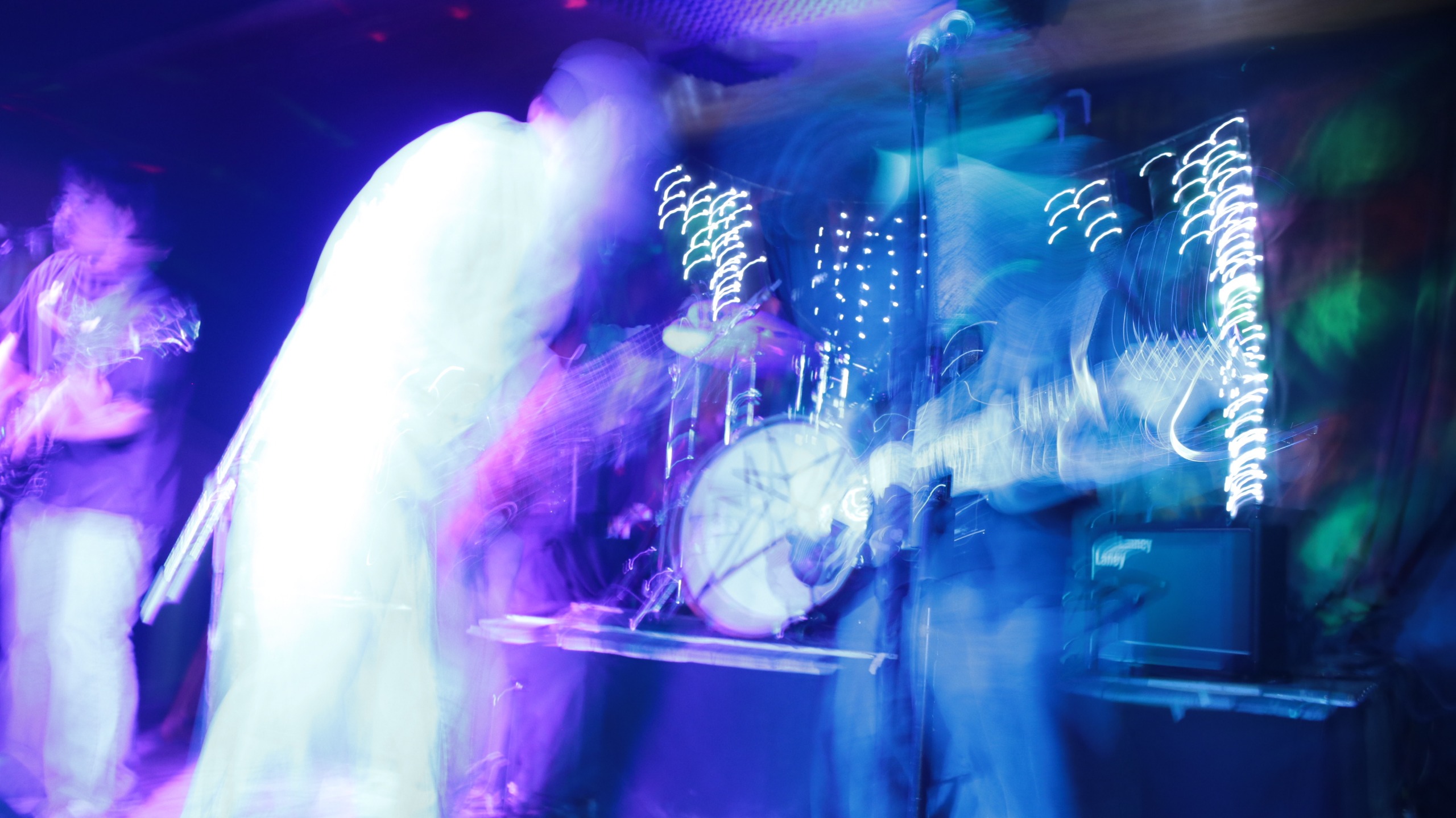 Aeródromo: el despegue musical entre guitarras, amor y melancolía