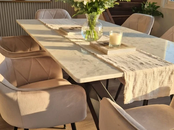Mesas de Comedor de Mármol: Guía para Elegir la Ideal