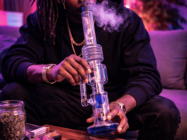 🔥 Cómo fumar en bong correctamente y lograr fumadas más suaves 