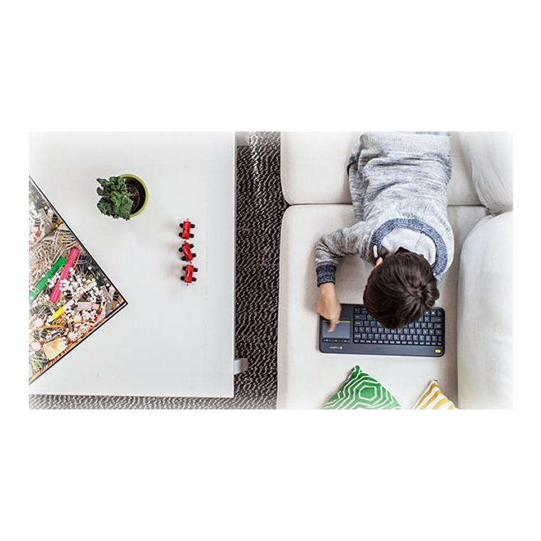 Logitech Wireless Touch Keyboard K400 Plus - teclado - con panel táctil - negro 14