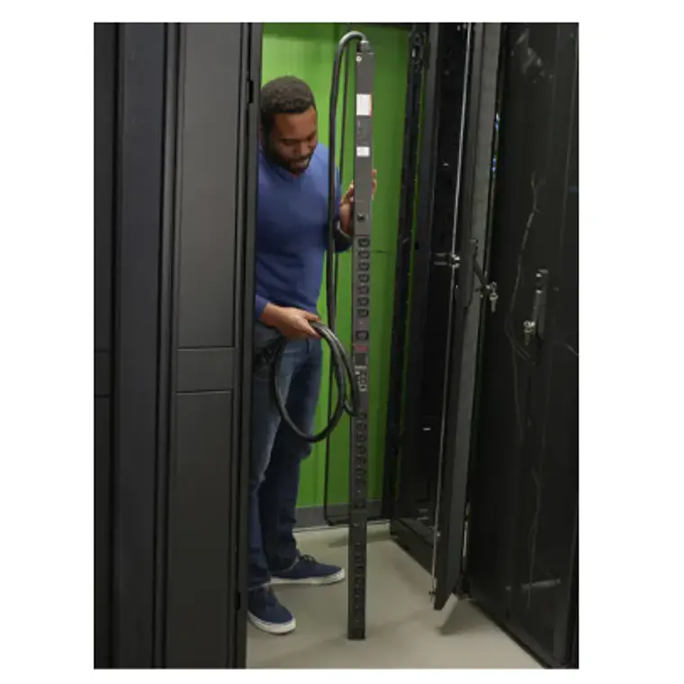 Rack PDU 9000 Switched ZeroU 16A 230V C1 4