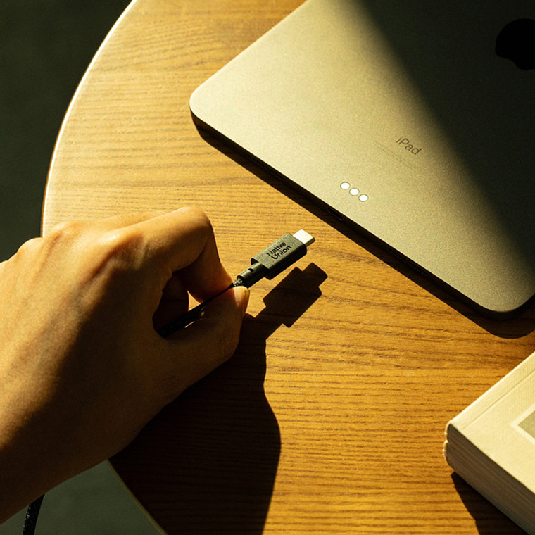 Cable USB-C a USB-C 2.4 Mt Belt para carga hasta 100W Native Union cosmos 3