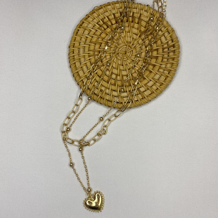 Collar triple con corazón gold 2