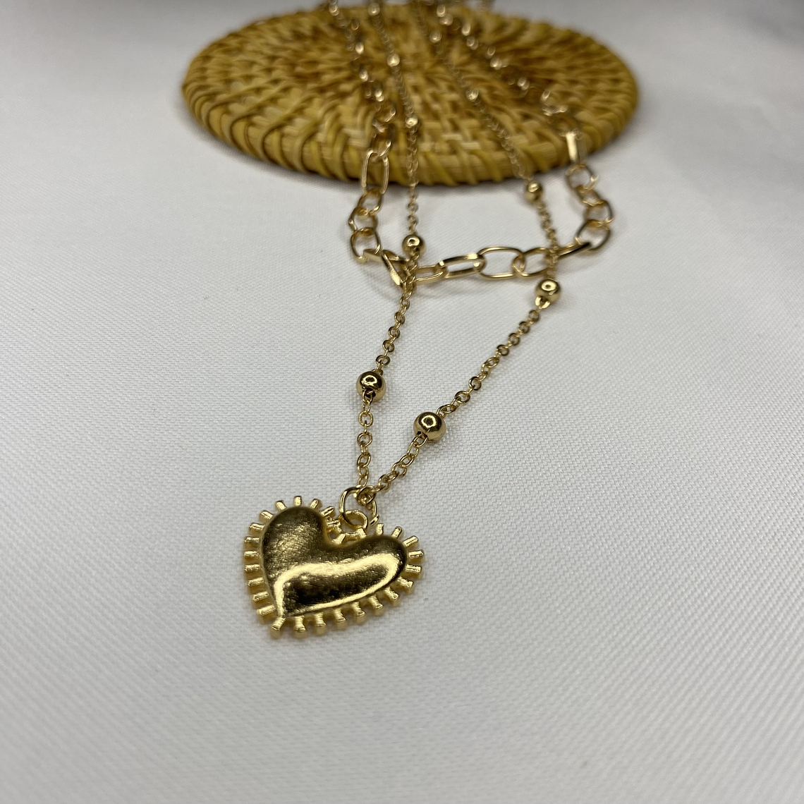 Collar triple con corazón gold 3