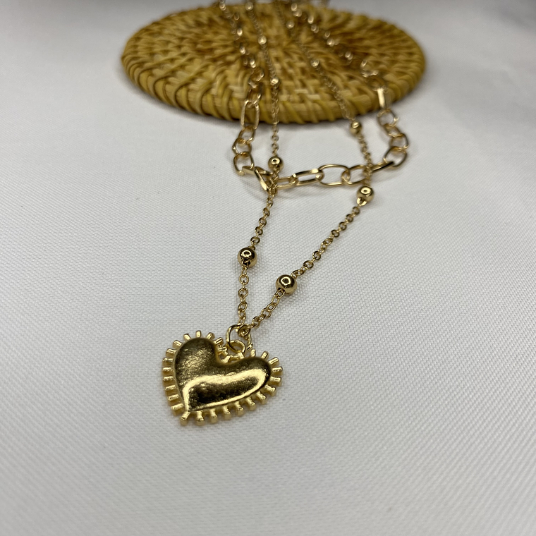 Collar triple con corazón gold 3