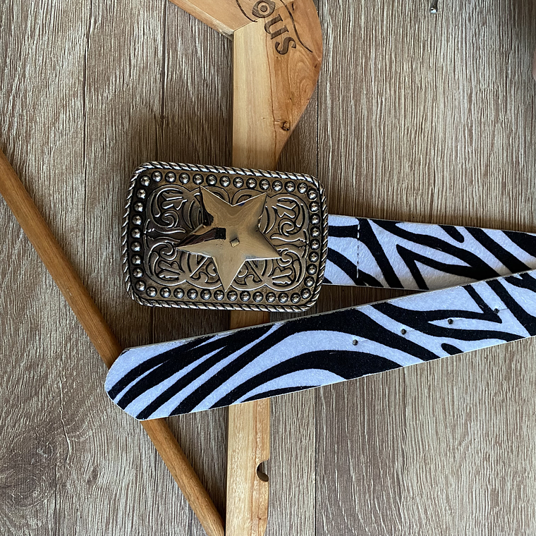 Cinturon Estrella estampado cebra 3