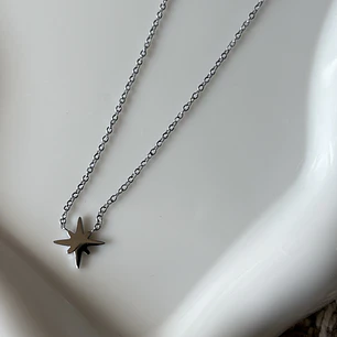 Collar estrella fina