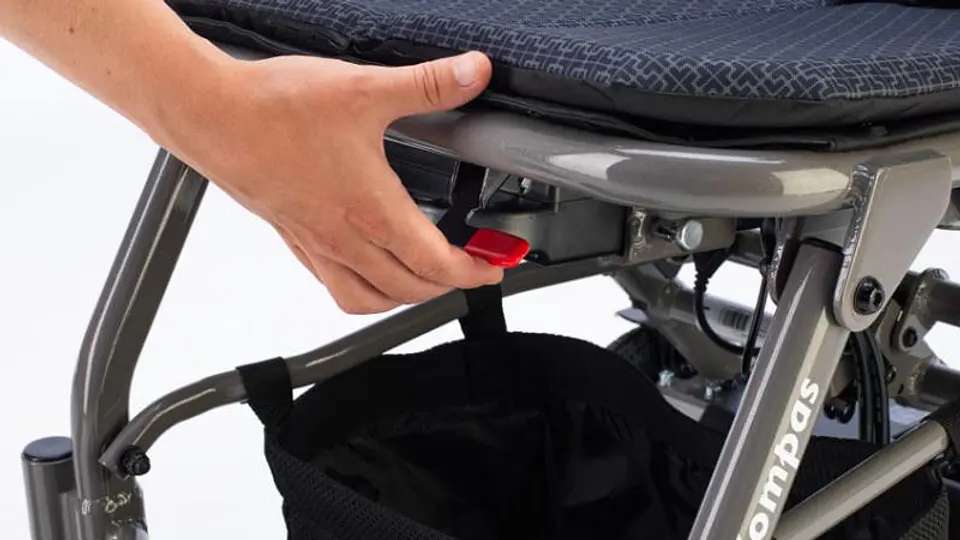 Cadeira de rodas elétrica compacta KOMPAS da INVACARE 3