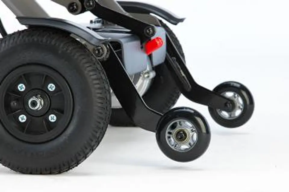 Cadeira de rodas elétrica compacta KOMPAS da INVACARE 7