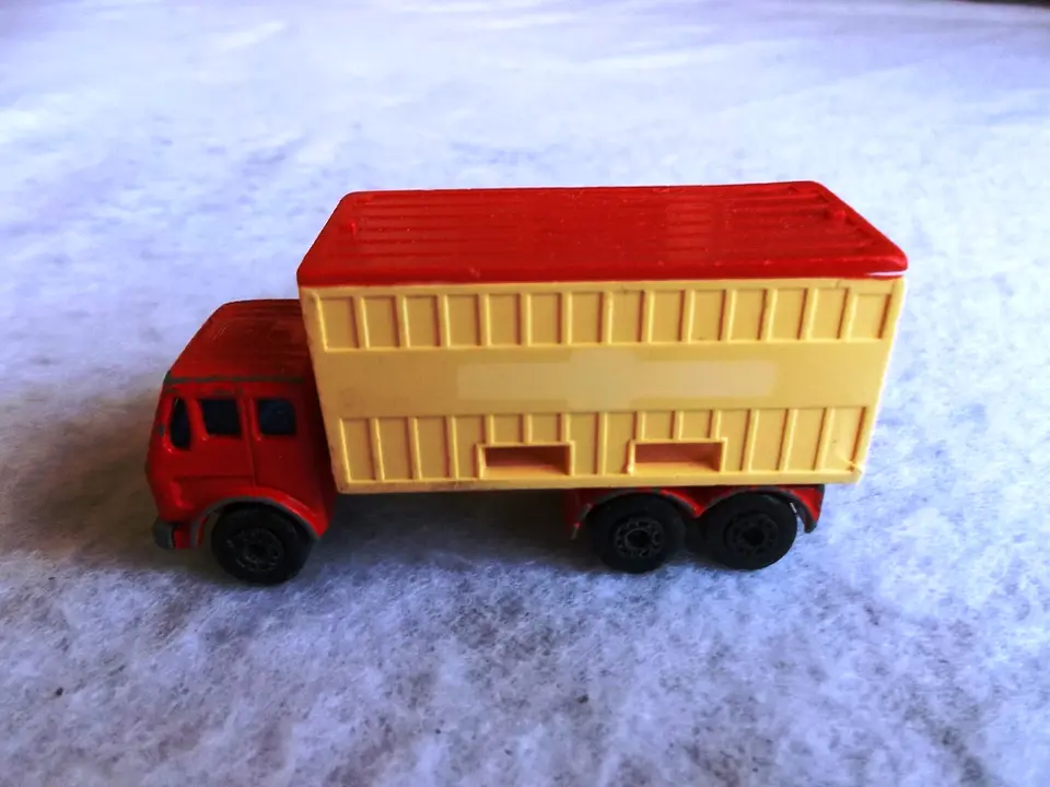Mercedes Container Truck 1