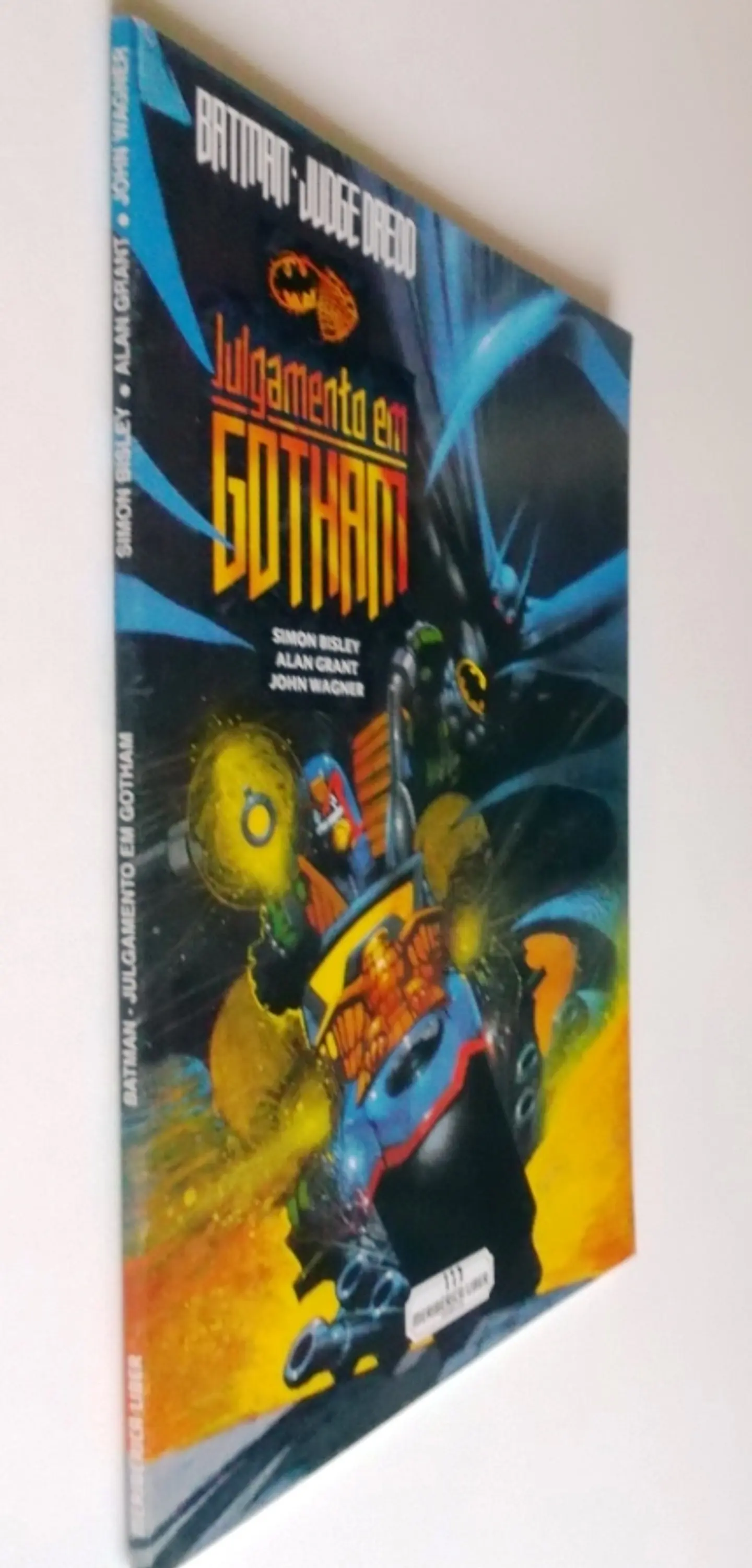 Batman / Juiz Dredd - Julgamento em Gotham 3