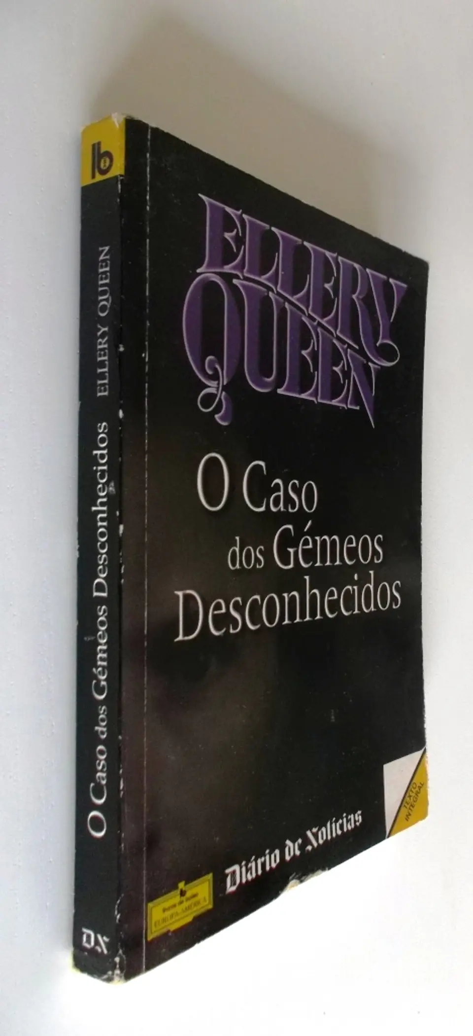 O caso dos gêmeos desconhecidos - Ellery Queen 3