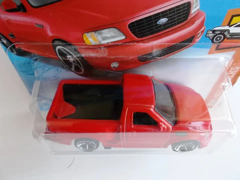 ´99 Ford F-150 SVT Lightning 3