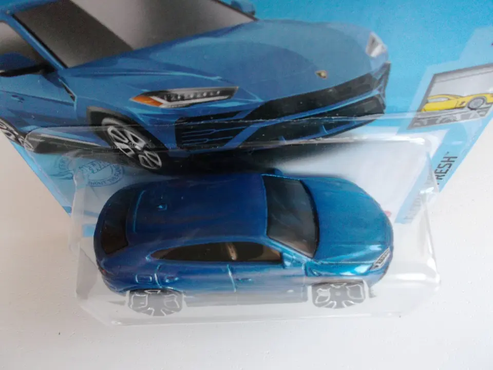 ´17 Lamborghini Urus - 64/250 3