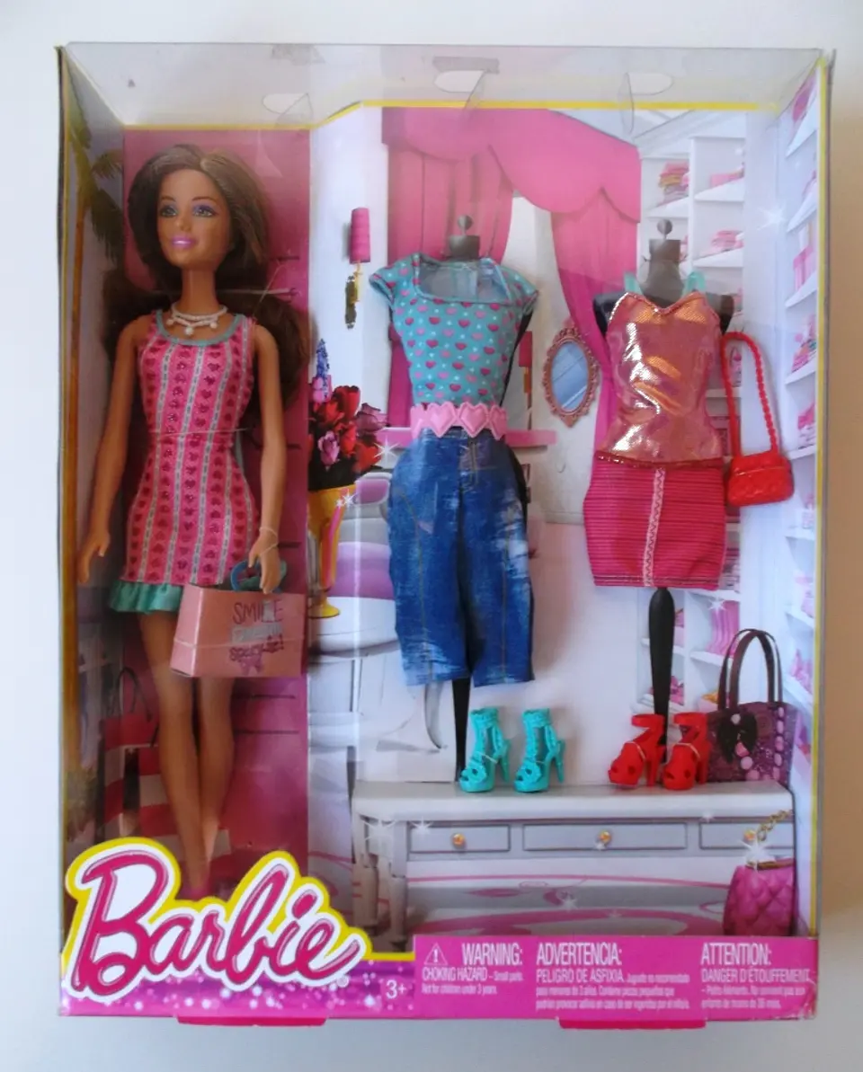Barbie - Teresa com roupas e acessórios 1