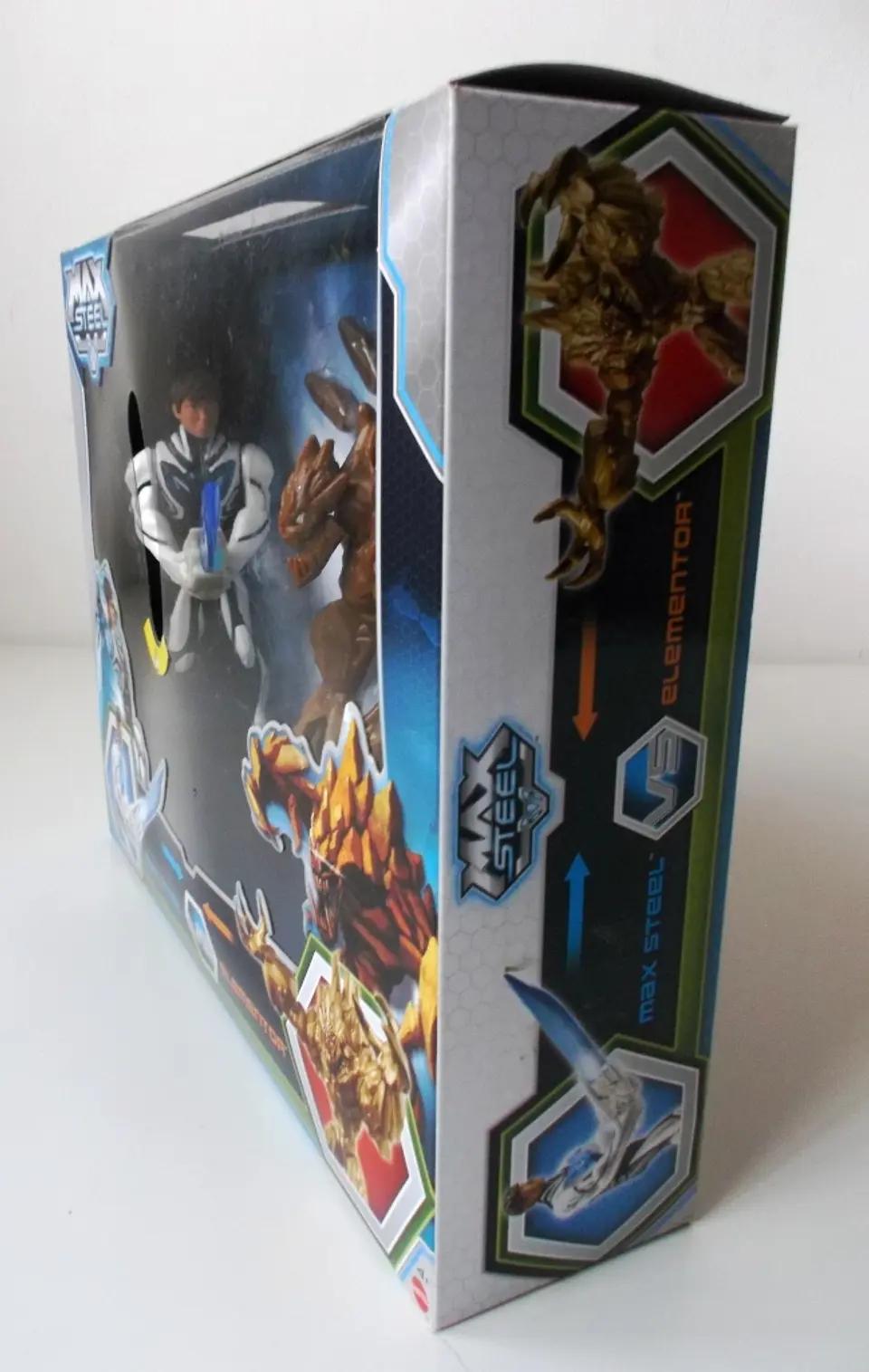 Max Steel VS Elementor 3