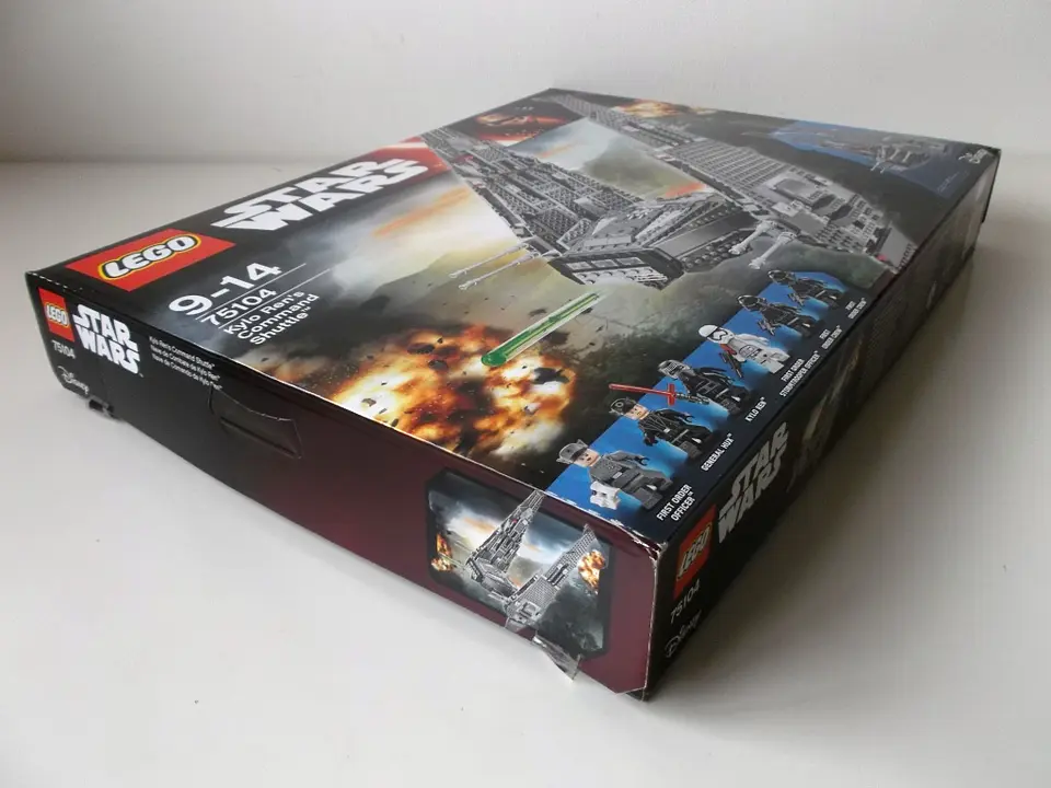 75104 Kylo Ren's Command Shuttle 4