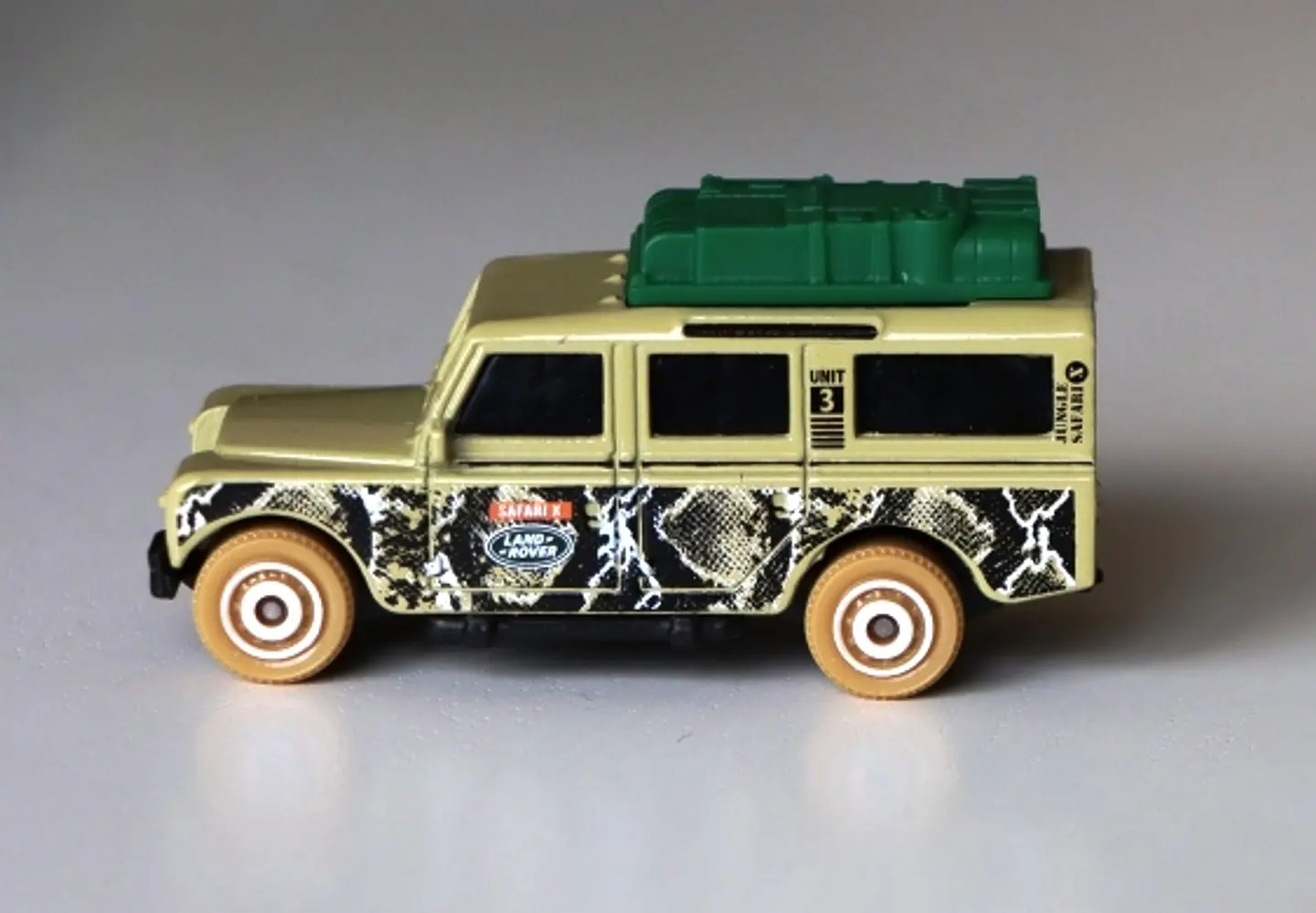 ´75 Land Rover Gen II Safari 1