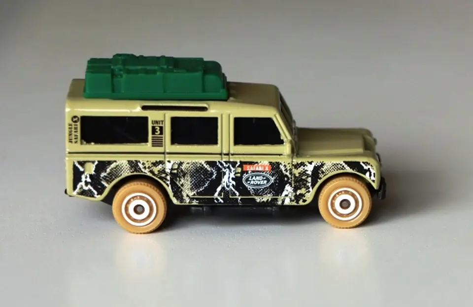 ´75 Land Rover Gen II Safari 2