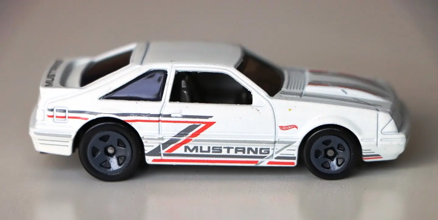 `92 Ford Mustang (branco) 2