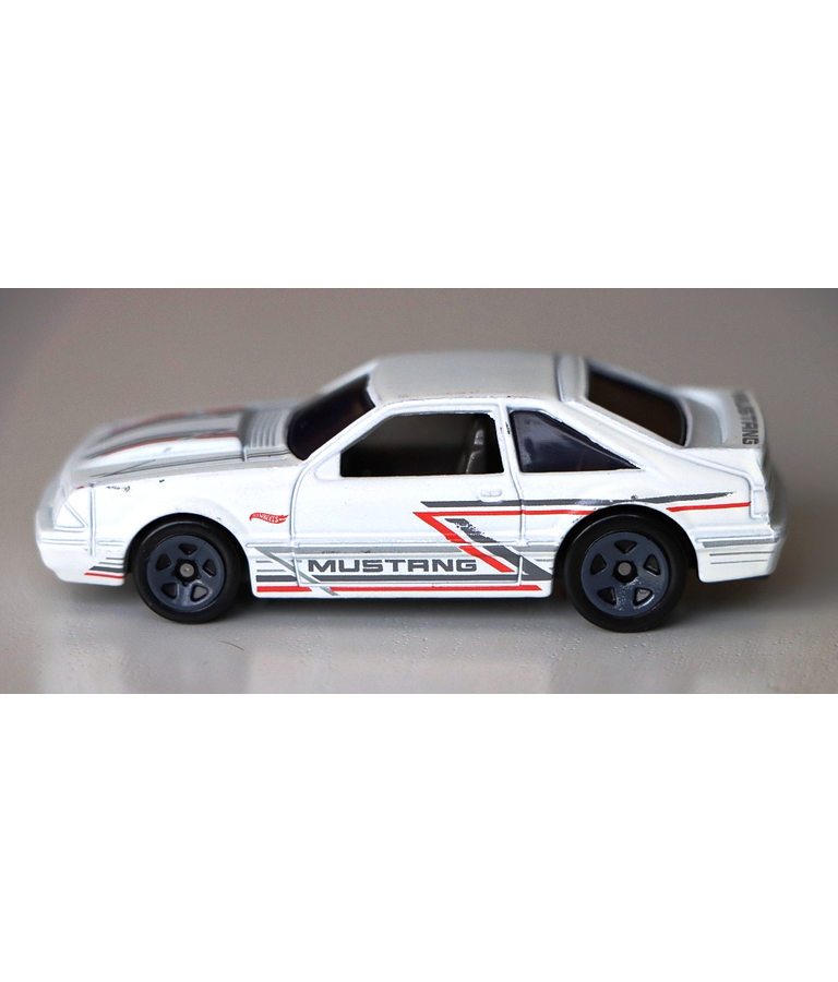 `92 Ford Mustang (branco)