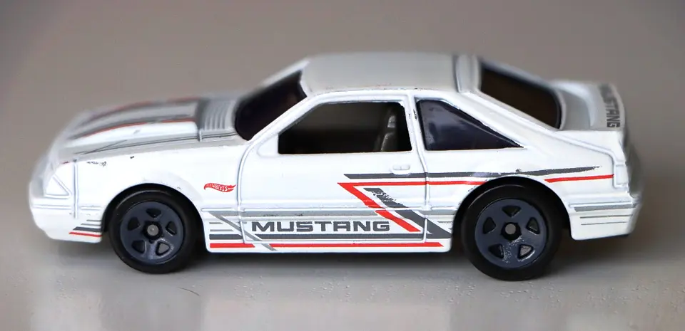 `92 Ford Mustang (branco) 1
