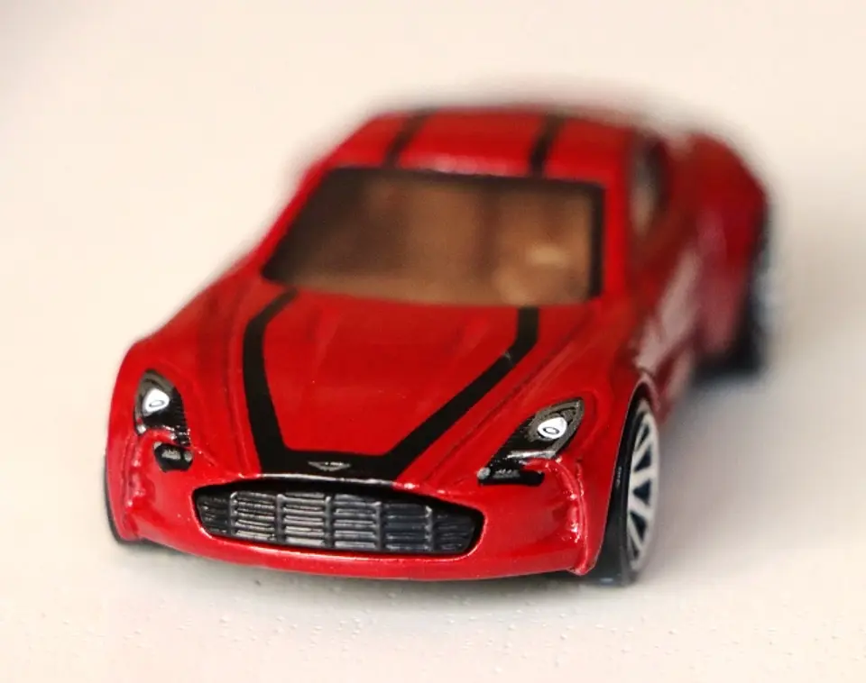 Aston Martin One-77 4