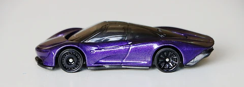 McLaren Speedtail (roxo)