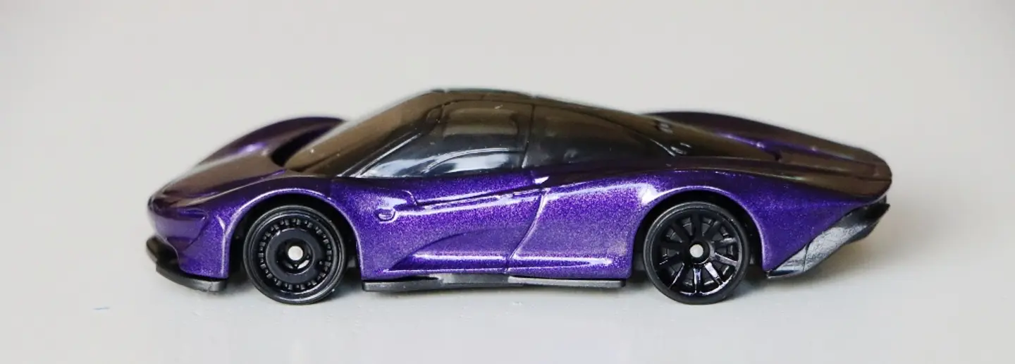 McLaren Speedtail (roxo) 1