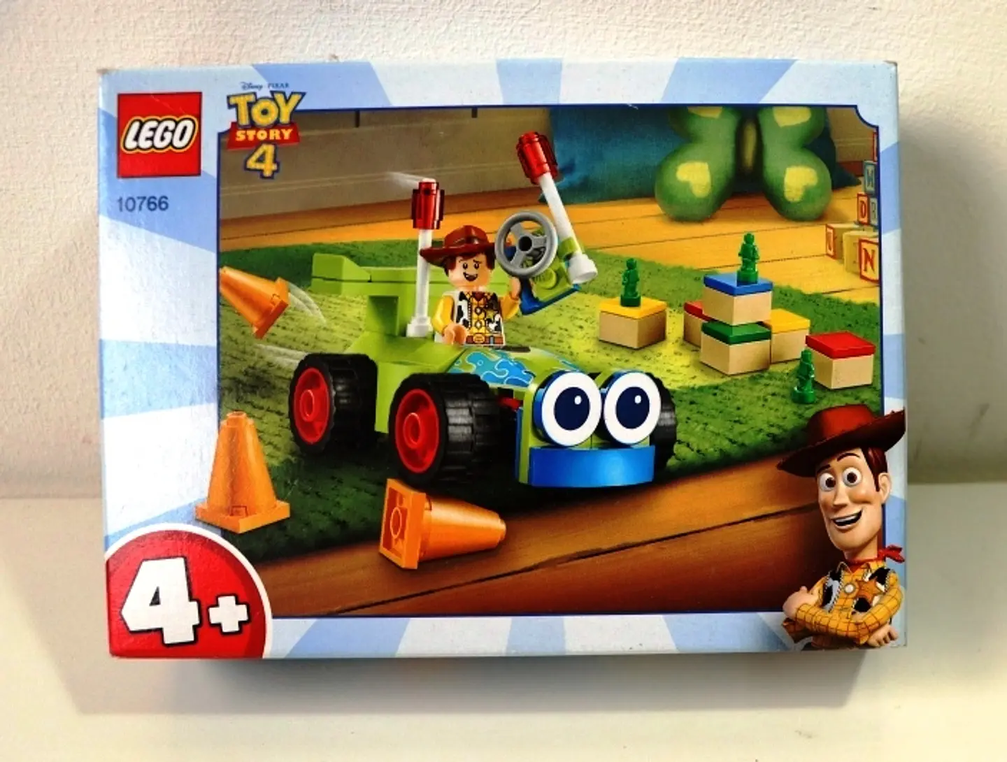 10766 Woody & RC 1