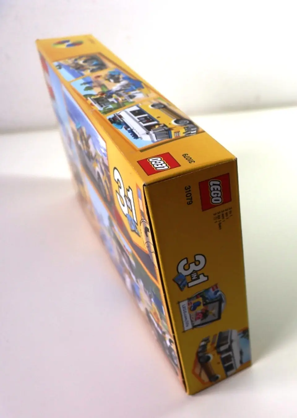 31079 Sunshine Surfer Van 4