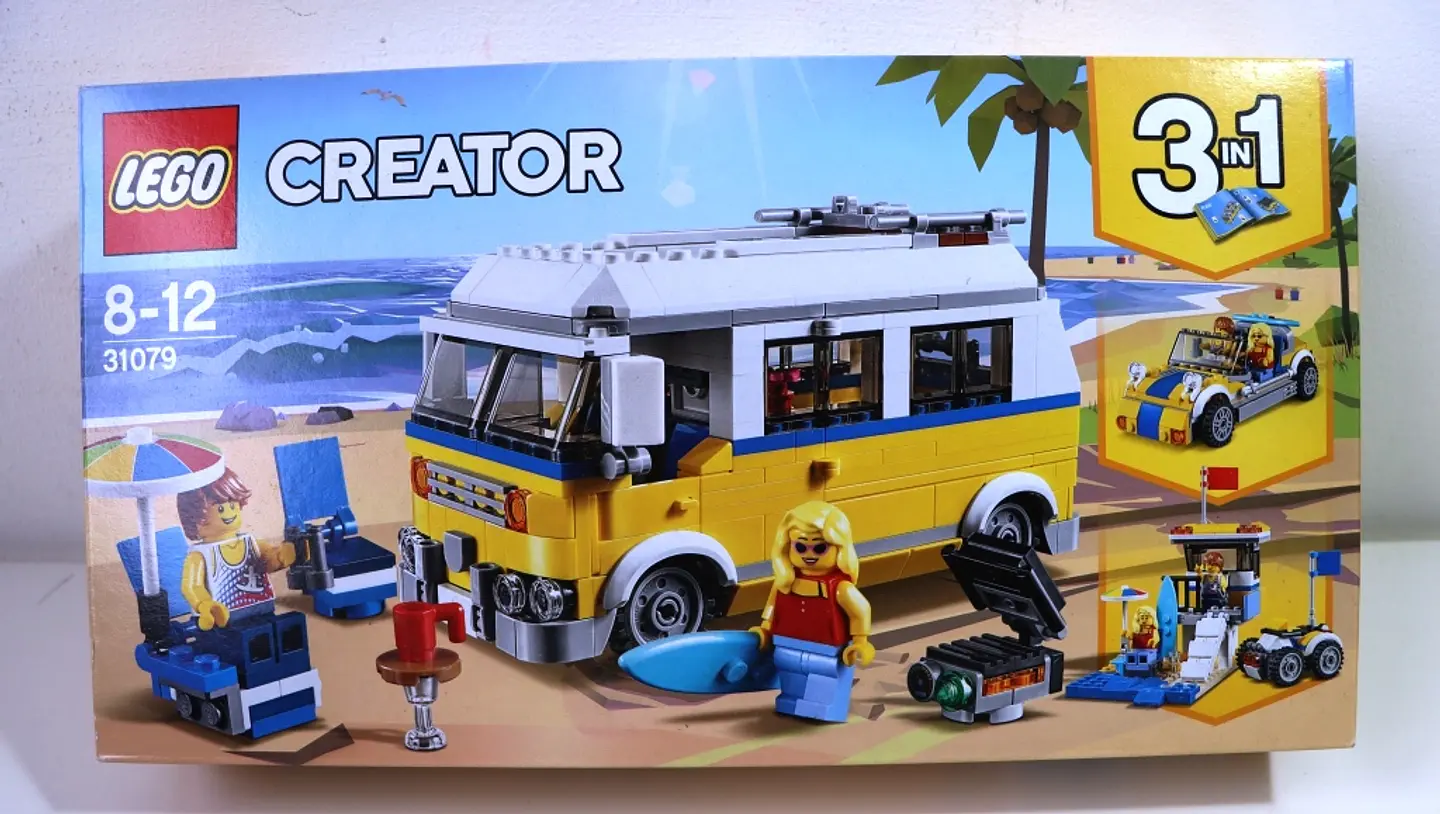 31079 Sunshine Surfer Van 1