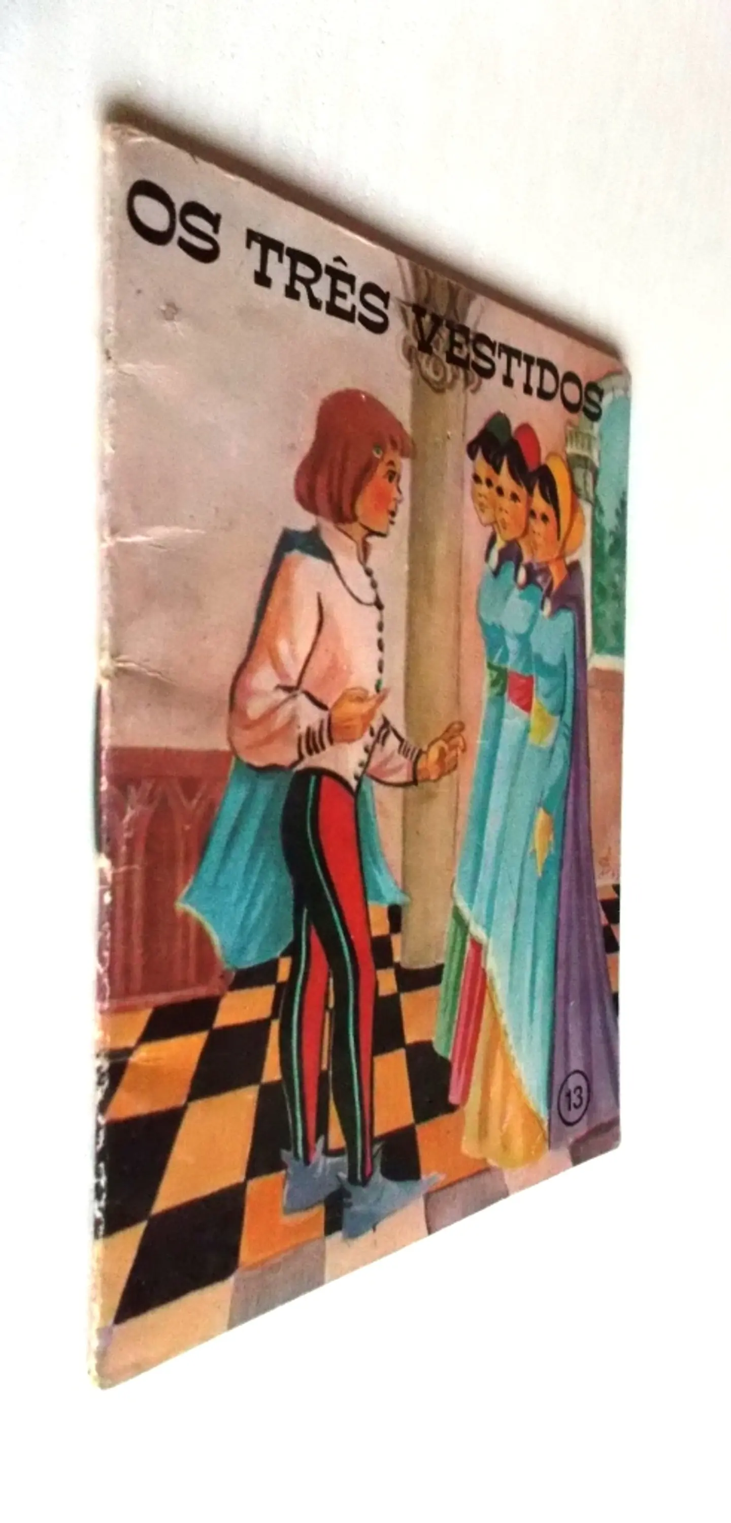 Colecção Formiguinha 13 - Os Três Vestidos 2