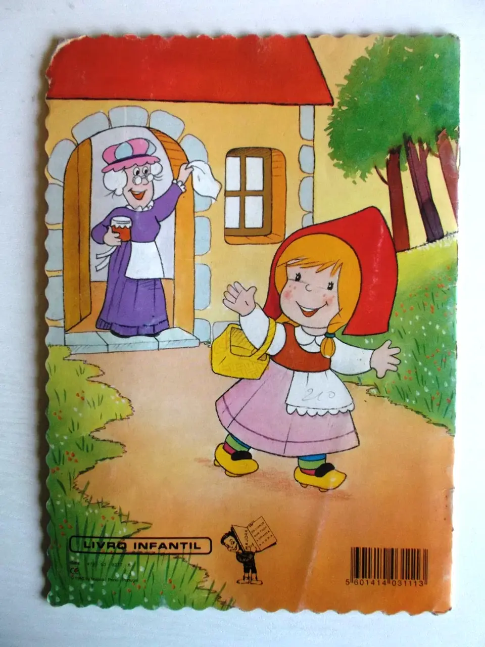 Livrinho recortado - Capuchinho Vermelho 2