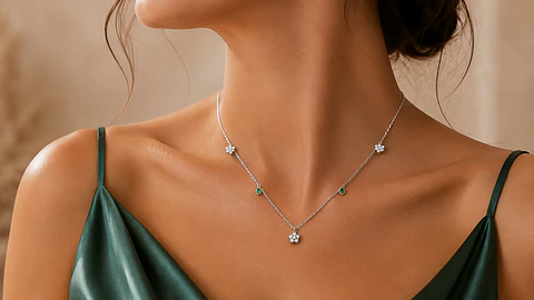 Collar Floral con Circones Verde Esmeralda
