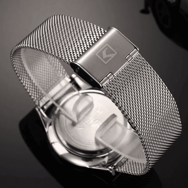 Reloj Curren pulsera Plateada con Fondo Negro  4