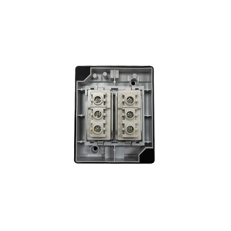 Tomacorriente doble 10/16A 250V 2P+ T (Serie Hidrobox 55) 3