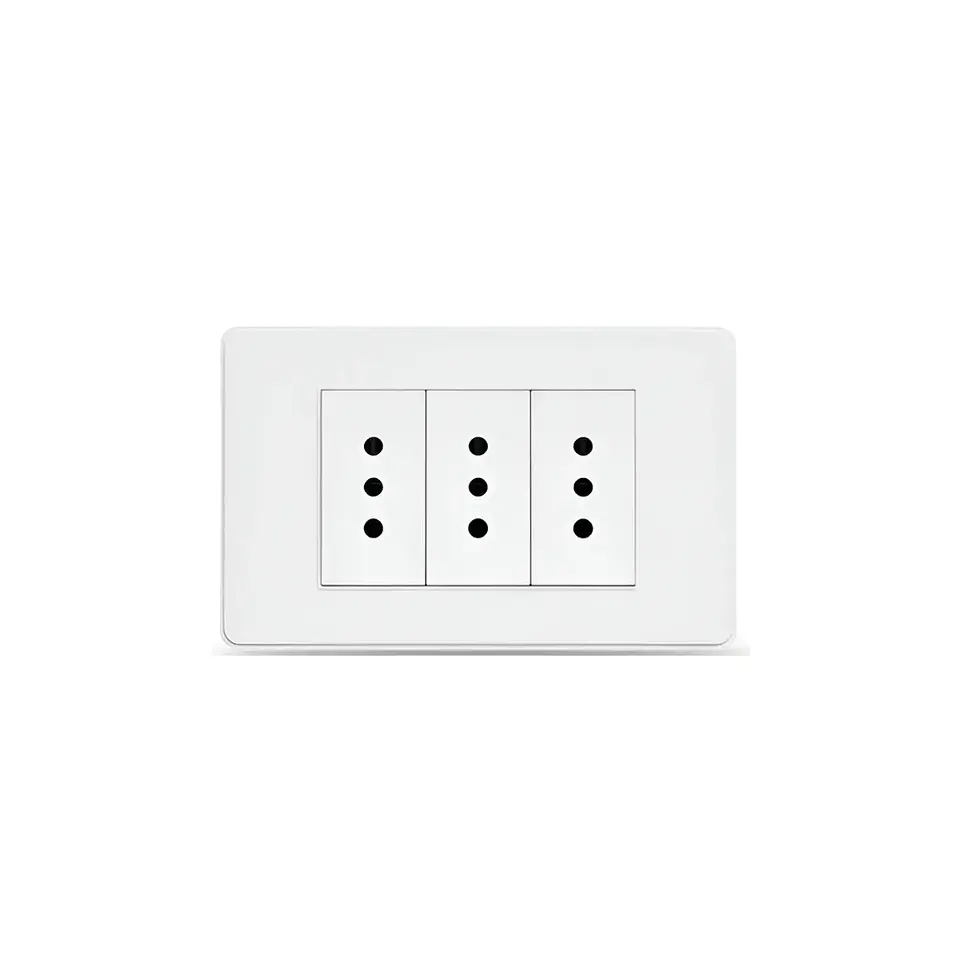 Tomacorriente triple 10A / 250V  1