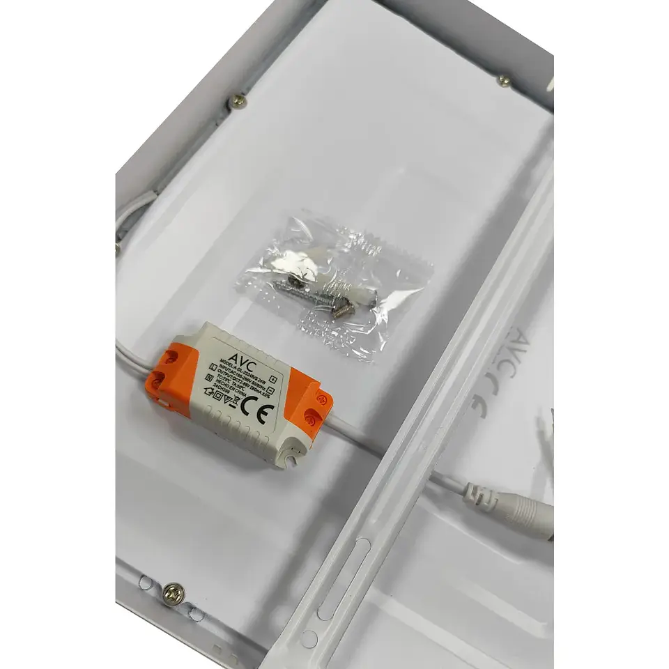 Plafón LED cuadrado sobrepuesto 24W 6500k 6
