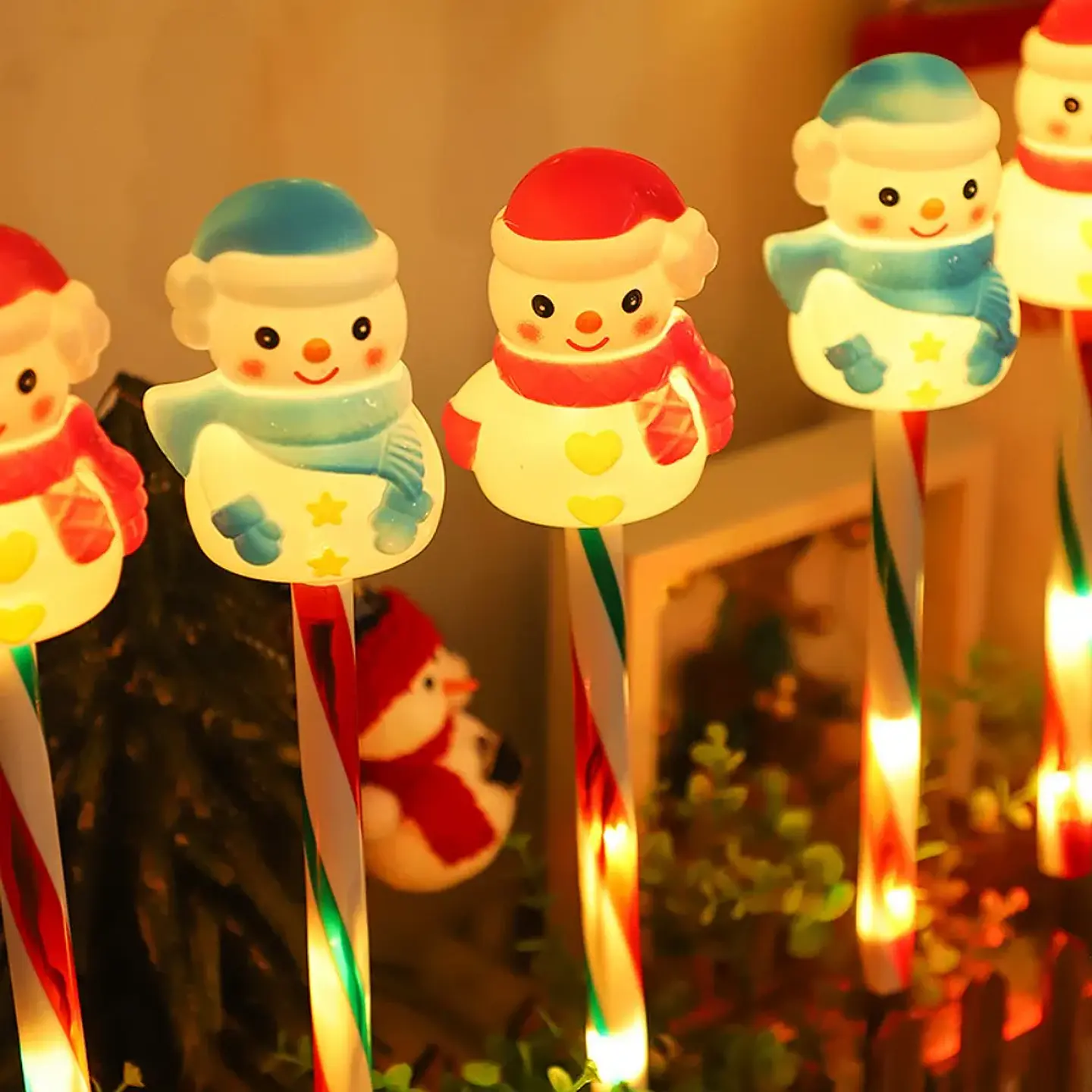 Set de 5 Luces Solares LED Navideñas con Estacas – Santa Claus y Muñeco de Nieve para Jardín y Exterior 4