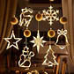 Adorno Navideño Colgante con Luz LED a Pilas – 10 Diseños para Ventanas y Hogar - Miniatura 3