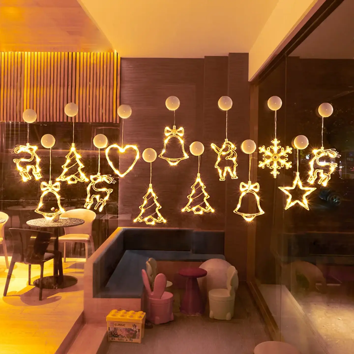 Adorno Navideño Colgante con Luz LED a Pilas – 10 Diseños para Ventanas y Hogar 5