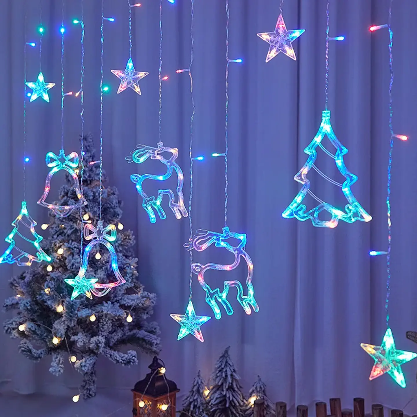 Cortina Navideña LED con Figuras Colgantes – Estrellas, Árboles y Renos para Ventanas y Hogar 4